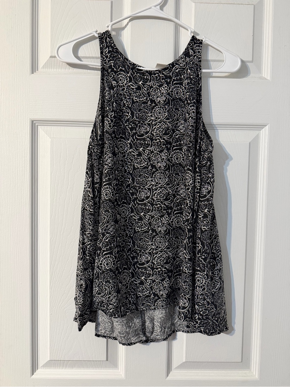 Women’s Old Navy Black & White Floral Paisley Print Swing Tank Top Size Large